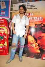 Akshay Kapoor at Three - Love, Lies Betrayal film_s promotional event in Sahkari Bhandar, Bandra on 2nd Sep 2009 (3).JPG