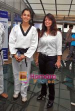 Isha Koppikar martial arts with Leena Mogre in Bandra on 4th Sep 2009 (24).JPG
