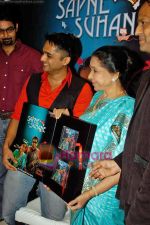 Chaitanya Bhosle, Asha Bhosle at the launch of Chintu Bhosle_s new album Sapne Suhane in Puro on 7th Sep 2009 (12).JPG