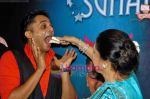 Chaitanya Bhosle, Asha Bhosle at the launch of Chintu Bhosle_s new album Sapne Suhane in Puro on 7th Sep 2009 (4).JPG