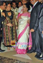 Asha Bhosle at Bharat N Dorris Awards in J W Marriott on 8th Sep 2009 (3).JPG