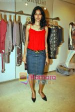 Nethra Raghuraman at Kimaya fashion preview in Juhu on 8th Sep 2009 (2).JPG