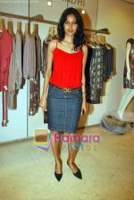 Nethra Raghuraman at Kimaya fashion preview in Juhu on 8th Sep 2009 (3).JPG
