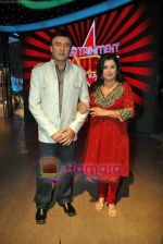 Farah Khan, Anu Malik at Entertainment Ke Liye Aur Bhi Kuch Karega on sets in Yashraj Studios on 13th Sep 2009 (5).JPG
