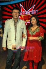 Farah Khan, Anu Malik at Entertainment Ke Liye Aur Bhi Kuch Karega on sets in Yashraj Studios on 13th Sep 2009 (6).JPG