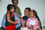 Salman Khan donates blood at Tata Memorial hospital in Mumbai on 15th Sep 2009 (30).JPG