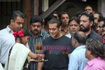 Salman Khan donates food for kids at Dongri remand home in Mumbai on 15th Sep 2009 (10).JPG