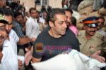 Salman Khan donates food for kids at Dongri remand home in Mumbai on 15th Sep 2009 (24).JPG