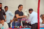 Salman Khan donates food for kids at Dongri remand home in Mumbai on 15th Sep 2009 (26).JPG