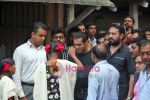 Salman Khan donates food for kids at Dongri remand home in Mumbai on 15th Sep 2009 (8).JPG