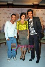 Jacqueline Fernandes, Ritesh Deshmukh, Sujoy Ghosh at the First look launch of Aladin in Taj Land_s End on 16th Sep 2009 (5).jpg