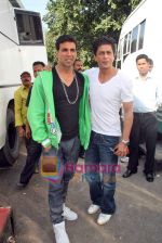 Akshay Kumar, Shahrukh Khan on the sets of Blue in Filmcity on 18th Sep 2009 (7).JPG