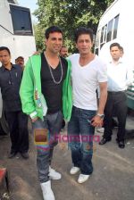 Akshay Kumar, Shahrukh Khan on the sets of Blue in Filmcity on 18th Sep 2009 (9).JPG