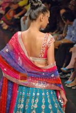 Model walk the ramp for Anita Dongre_s Show on LIFW Day1 on 18th Sep 2009 (12).JPG