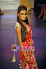 Model walk the ramp for Manish Malhotra_s Show on LIFW Day 2 on 19th Sep 2009 (40).JPG