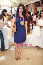 Twinkle Khanna at Araaish Exhibition in aid of the - Save the Children India Foundation in Blue Sea, Worli on 22nd Sep 2009  (7).JPG