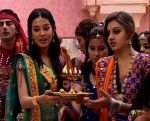 Amrita Rao celebrates Navratri in the Perfect Bride house of Star Plus (2).jpg