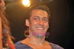 Salman Khan walk the ramp for Guru brand in Taj Land_s End on 25th Sep 2009 (2).JPG