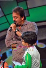 Sanjay Dutt on the sets of Saregama Lil Champs in Famous Studios on 29th Sep 2009 (11).JPG
