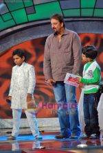 Sanjay Dutt on the sets of Saregama Lil Champs in Famous Studios on 29th Sep 2009 (9).JPG