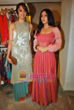 Vidya Balan, Ishita Arun at Priyadarshini Rao and Uttam Ghosh fashion preview in Zoya on 30th Sep 2009 (2).JPG