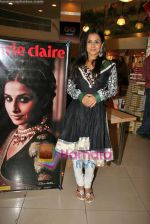 Vidya Balan launches latest issue of Marie Claire in Crossword, Kemps Corner on 1st Oct 2009 (6).JPG