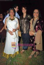 Dolly Thakore, Ishita Arun, Ila Arun at Aamir Raza Hussain play on 3rd Oct 2009 (4).JPG