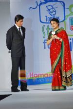 Shahrukh Khan at Give India ramp show for CEOs in Taj Colaba on 5th Oct 2009 (25).JPG
