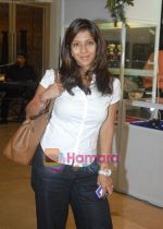 Renu Chainani at Araaish exhibition in Blue Sea on 6th Oct 2009.jpg