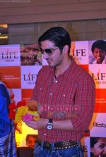 Zayed Khan at the launch of Light of Light NGO in Phoenix Mall on 10th Oct 2009 (17).JPG