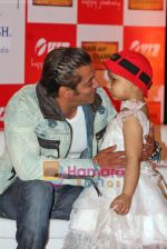 Salman Khan at Main Aur Mrs Khanna VIP Make a Wish foundation event in Taj Land_s End on 11th Oct 2009 (12).JPG