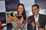 Neha Dhupia at Gitanjali promotional event  in Atria Mall on 14th Oct 2009 (19).JPG