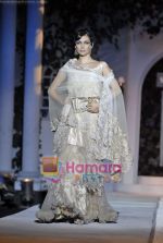 Model walk the ramp for Suneet Varma Show at HDIL India Couture Week, Grand Hyatt, Mumbai on 15th Oct 2009 (68).JPG