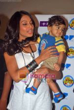 Bipasha Basu  meets All The Best fans in Fame on 23rd Oct 2009 (8).JPG