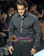 Salman Khan at Wills India Fashion Week on 25th Oct 2009 (2).jpg