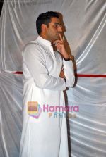 Abhishek bachchan unveiled the first look of Paa at a media conference held in mumbai on 4th Nov 2009 (3).JPG