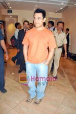 Aamir Khan at 3 Idiots first song introduced to media in Intercontinental on 5th Nov 2009 (27).JPG
