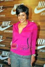 Mandira Bedi at Nike Sportswear Launch in Vie Lounge, Mumbai on 6th Nov 2009 (3).JPG