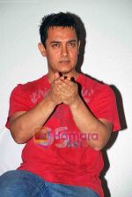 Aamir Khan at 3 Idiots press meet with new song introduction in Inter Continental on 12th Nov 2009 (6).JPG