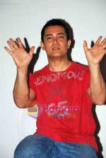 Aamir Khan at 3 Idiots press meet with new song introduction in Inter Continental on 12th Nov 2009 (8).JPG