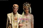 at Tarun Tahiliani and Malini Ramani showcase at Jakarta Fashion Week on 15th Nov 2009 (64).JPG