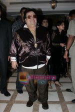 Bappi Lahiri meets Hollywood Music Promoters in Le Meridien, Mumbai on 27th Nov 2009 (11).JPG