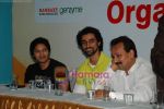 Shreyas Talpade, Kunal Kapoor at Narmada Kidney Donation event in Khar Gymkhana on 30th Nov 2009 (4).JPG