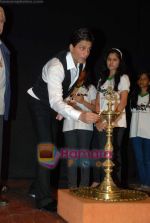 Shahrukh Khan inaugurates Photo Exhibition Earth From Above in Mumbai on 1st Dec 2009 (21).JPG