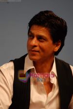 Shahrukh Khan inaugurates Photo Exhibition Earth From Above in Mumbai on 1st Dec 2009 (25).JPG