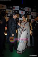 Shahrukh Khan, Vidya Balan at Paa premiere in Mumbai on 3rd Dec 2009 (158).JPG