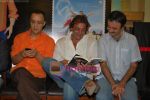 Sanjay Dutt, Vidhu Vinod Chopra at the Launch of Lage Raho Munnabhai Book in Mumbai on 7th Dec 2009 (3).JPG