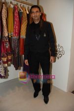 Marc Robinson at the Launch of Vikram Phadnis boutique with Malaga  launches his exclusive boutique in Juhu on 12th Dec 2009 (73).jpg