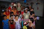 Claudia Ciesla celebrated X_mas with kids in Behrambaug, Jogeshwari on 21st Dec 2009 (23).JPG
