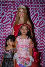 Barbie celebrates Christmas with children in Landmark, Infinity Mall on 24th Dec 2009 (20).JPG